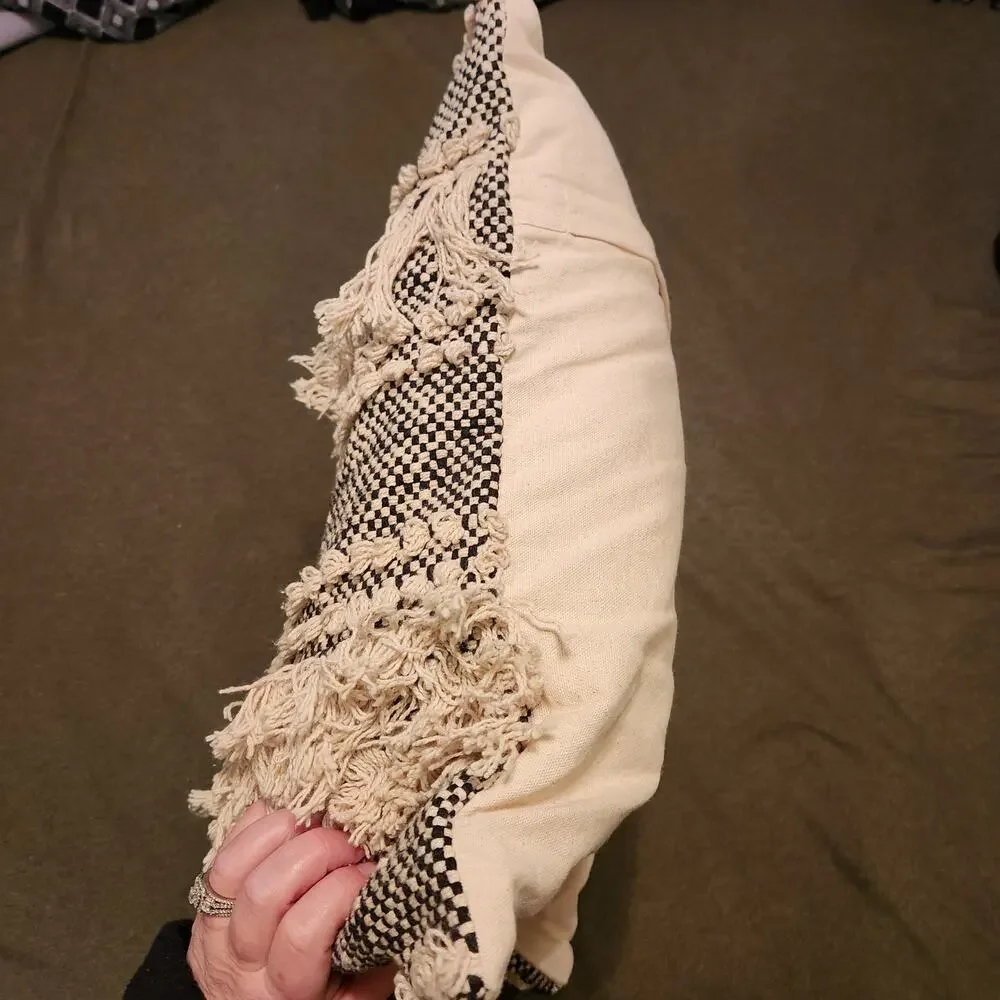 KIRKLANDS Throw Pillow 20 x 20 x 5 Boho Black Natural Chunky Knit Knotted Fringe - Picture 8 of 12